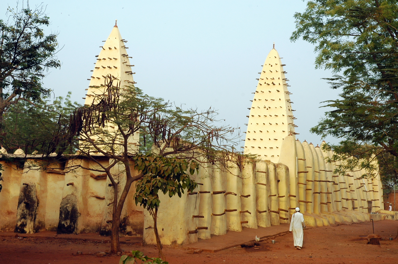 Burkina Faso Pe Liv St E En Chudoba 100 1 Zahrani N Zaj Mavost   04 Mesita 99 