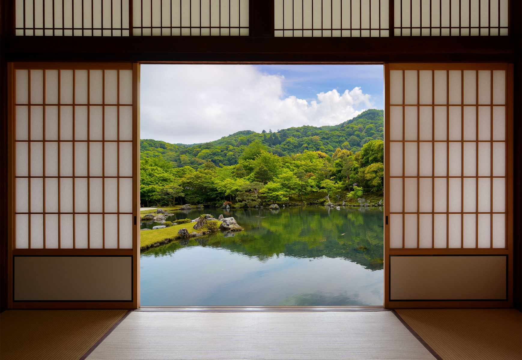 Традиционные японские раздвижные двери