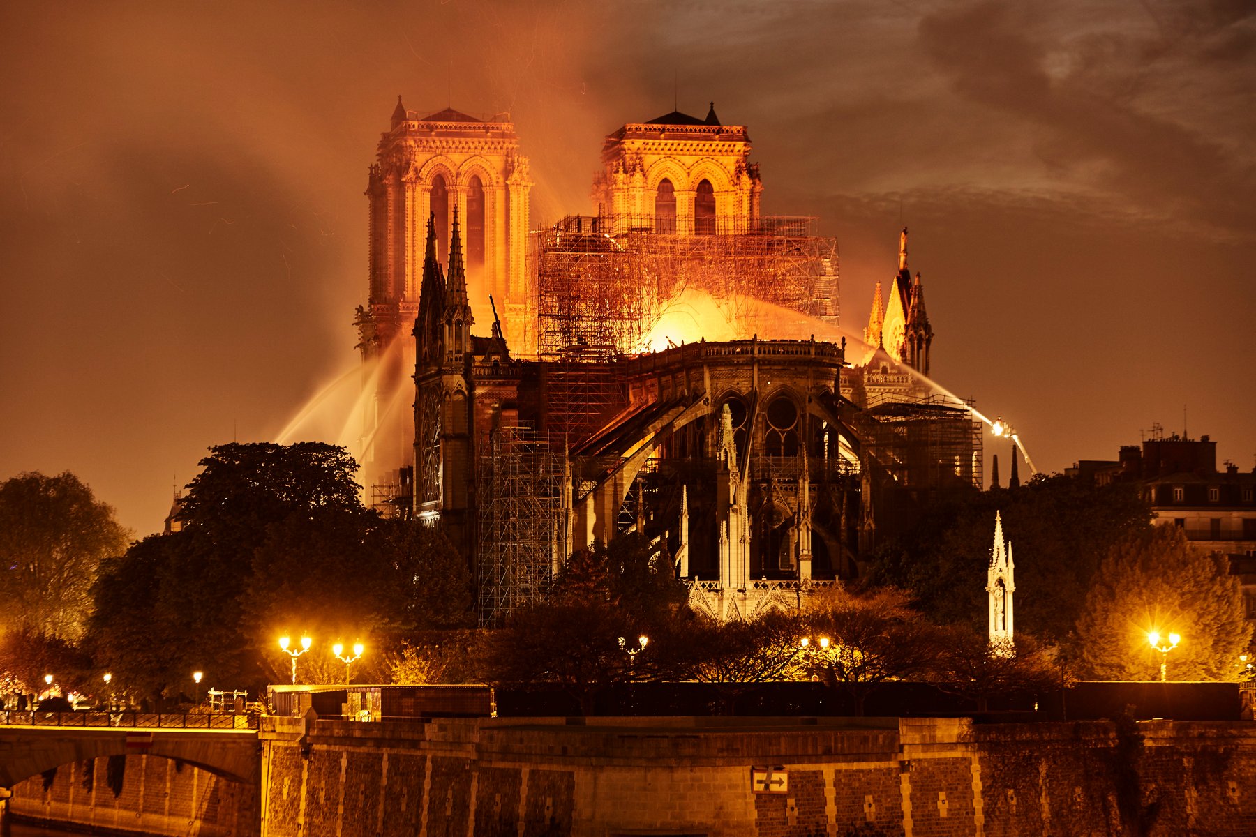 Notre dame где находится