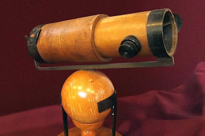 Replika Newtonova dalekohledu